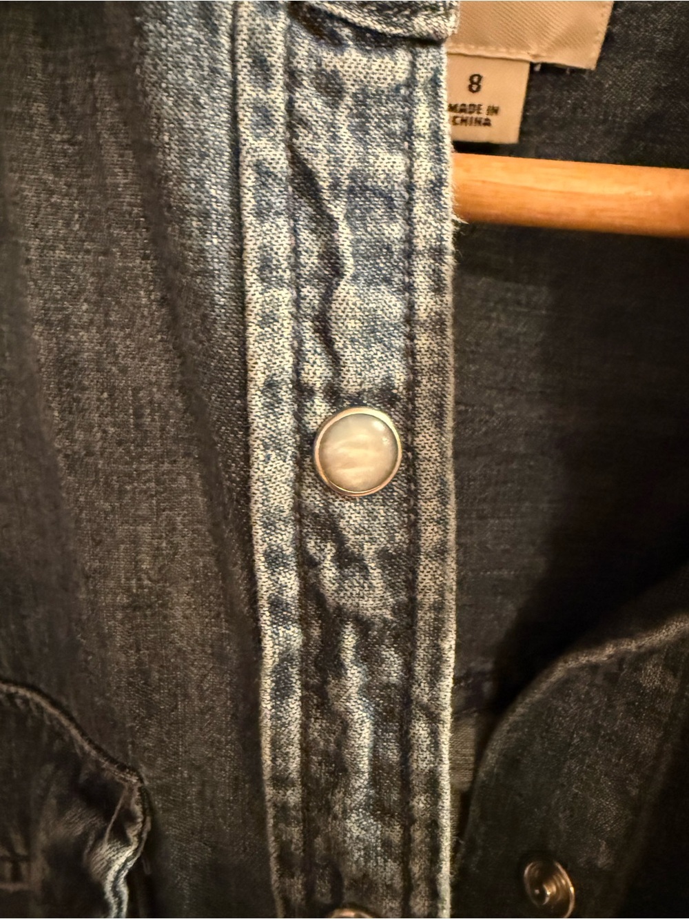 💙 J.Crew Denim Women’s Button-Up Shirt - Medium Blue 💙 - Picture 3 of 7